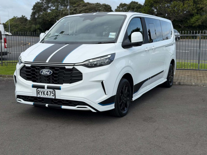2026 Ford Transit Tourneo Custom Sport image 3
