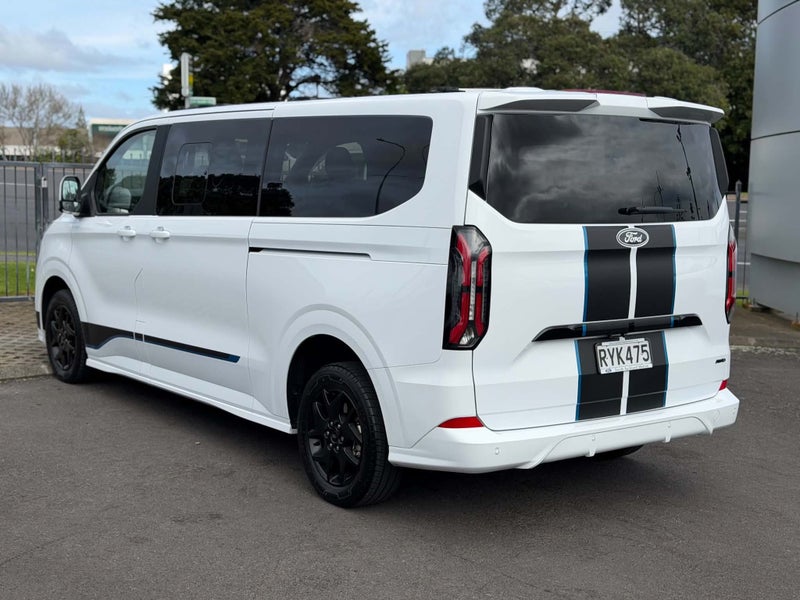 2026 Ford Transit Tourneo Custom Sport image 4