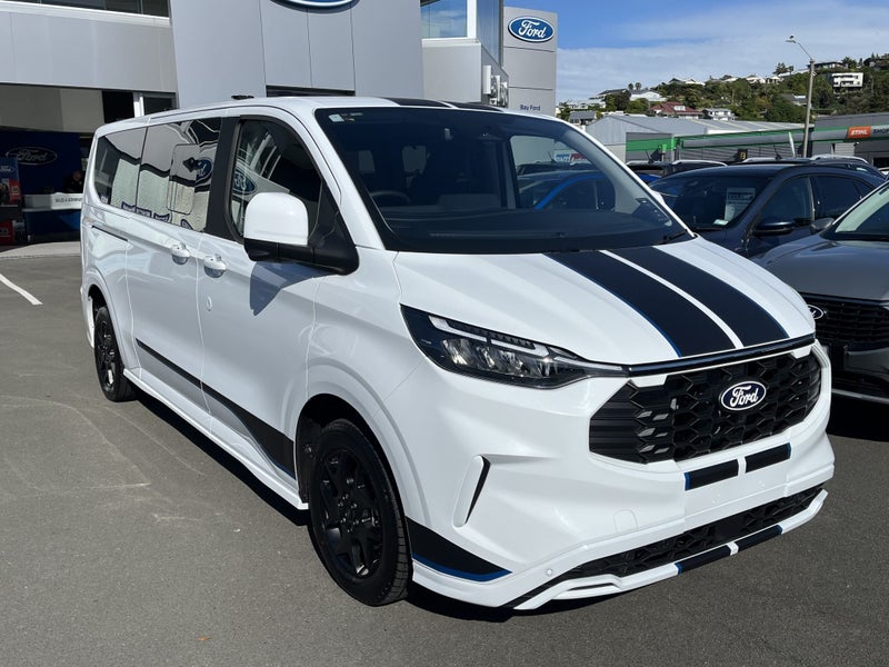 2026 Ford Transit Tourneo Custom Sport AWD image 2