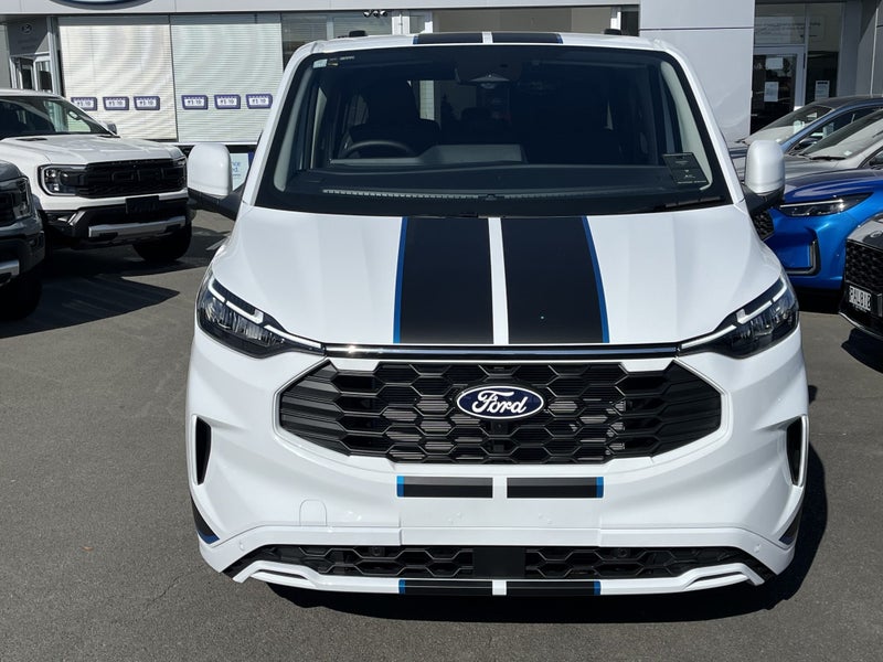 2026 Ford Transit Tourneo Custom Sport AWD image 3