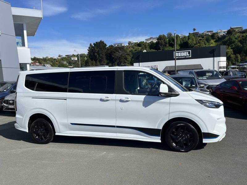 2026 Ford Transit Tourneo Custom Sport AWD image 4