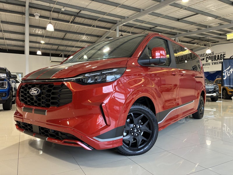 2026 Ford Transit Tourneo Custom Sport AWD image 2