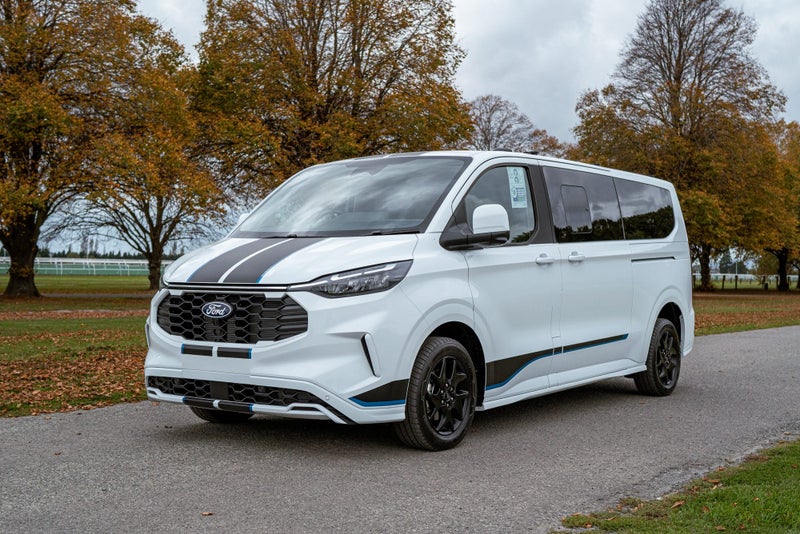 2026 Ford Transit Tourneo Custom Sport Mini Bus image 3