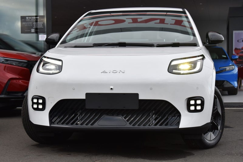 2026 GAC Aion UT EV LUXURY image 2