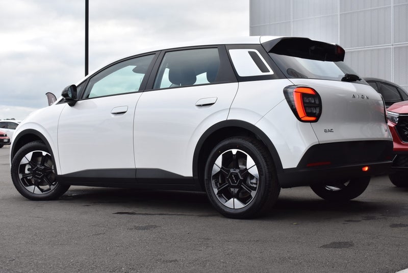 2026 GAC Aion UT EV LUXURY image 4