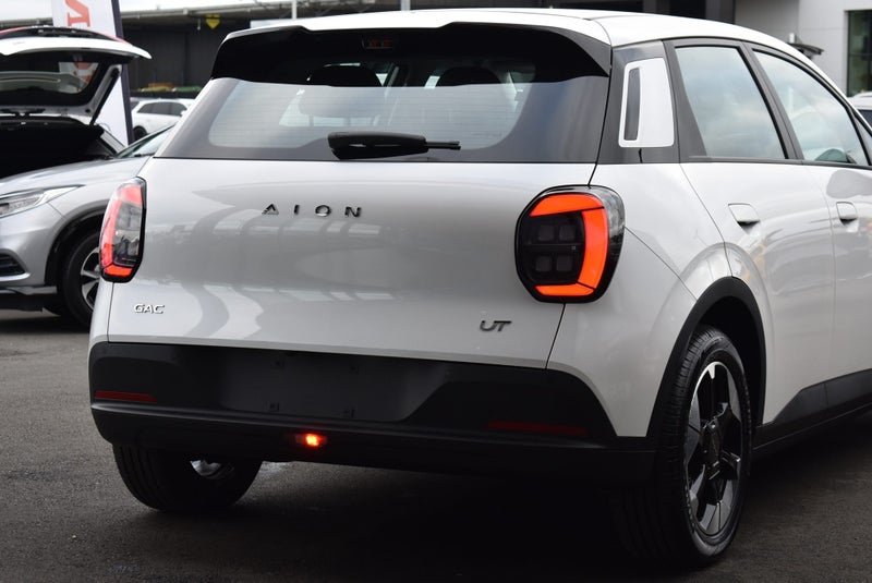 2026 GAC Aion UT EV LUXURY image 5