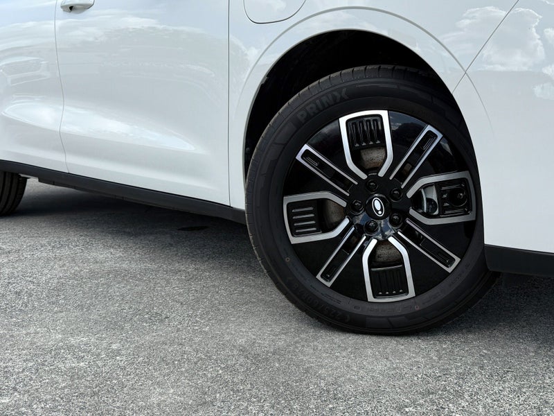 2026 GWM ORA 5 Lux EV image 2