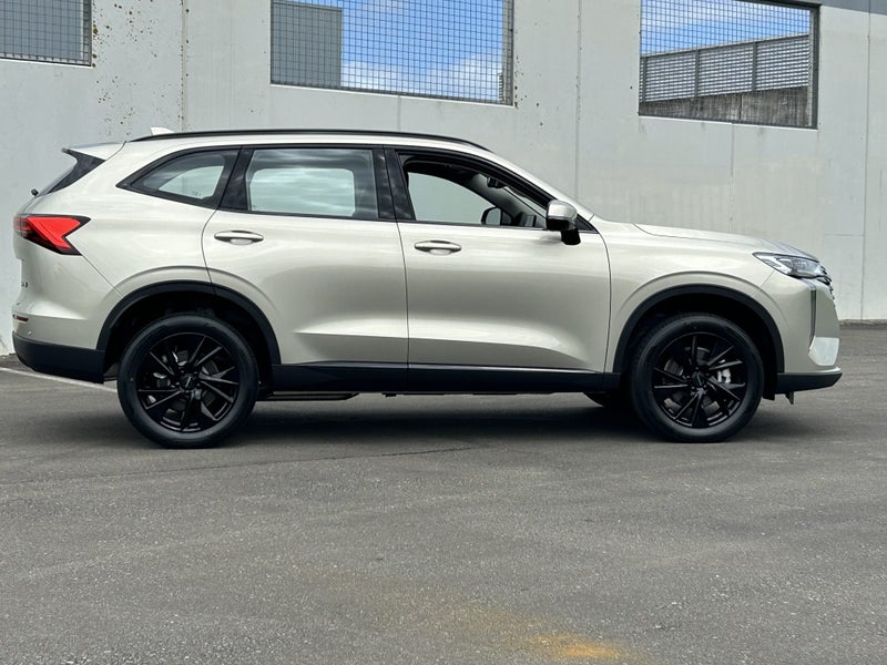 2026 Haval H6 Luxury Facelift Hybrid Lux 2Wd Hy... image 2