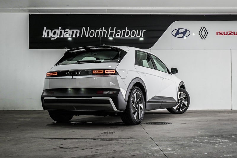 2026 Hyundai IONIQ 5 63 KWH ACTIVE 125KWH EV image 3
