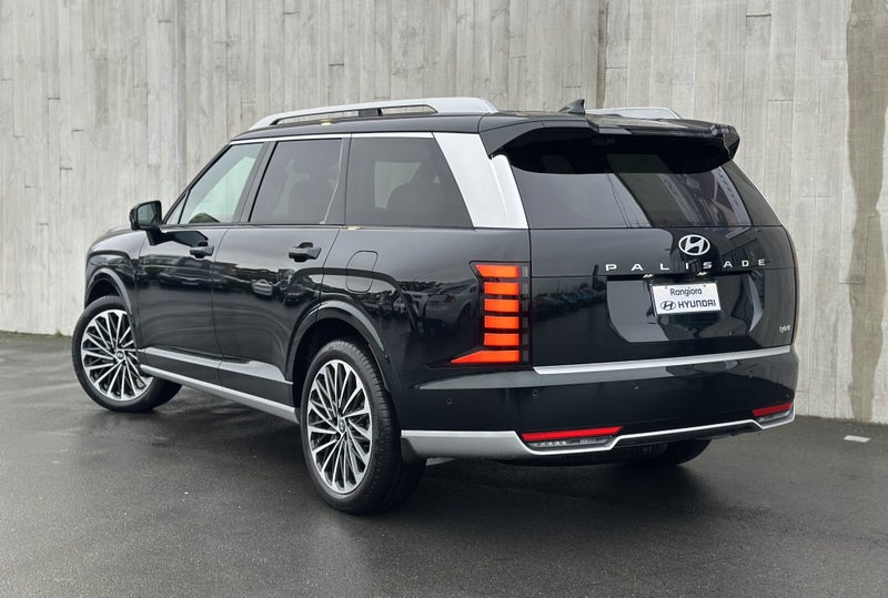 2026 Hyundai Palisade Calligraphy 2.5T Hev image 3