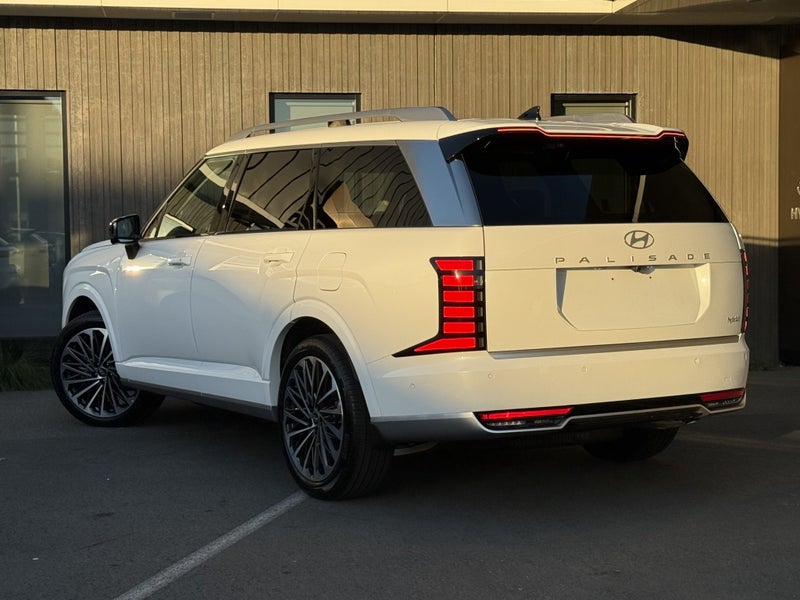 2026 Hyundai Palisade Calligraphy 2.5T Hev image 3