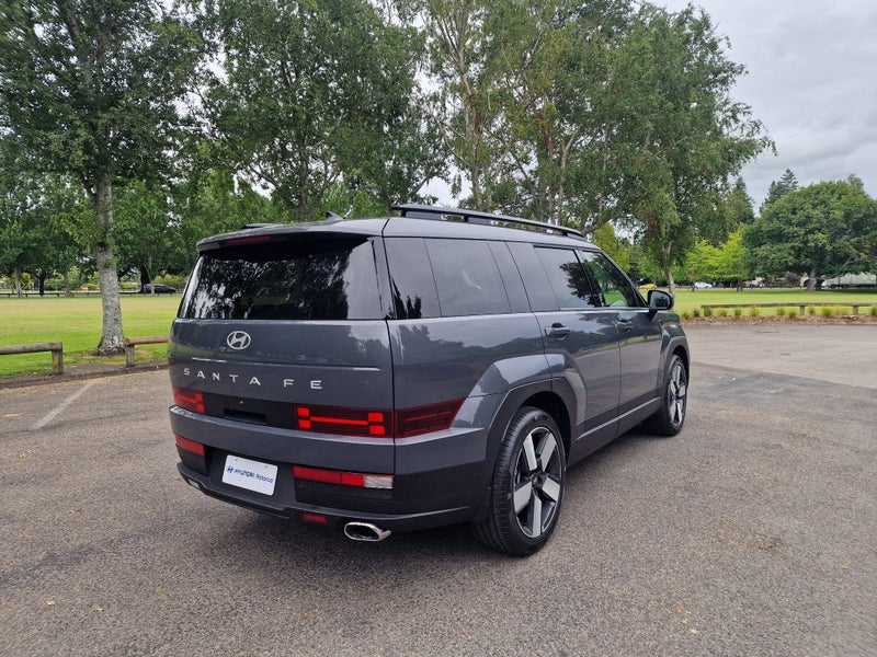 2026 Hyundai Santa Fe Elite 2.5T Awd image 5