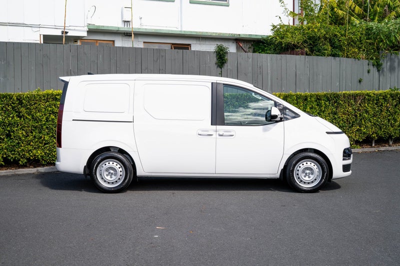 2026 Hyundai Staria 1.6T Hybrid 2WD 6AT Series 2 image 2
