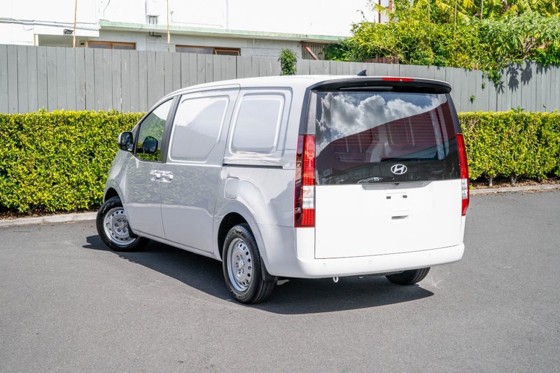 2026 Hyundai Staria 1.6T Hybrid 2WD 6AT Series 2 image 3
