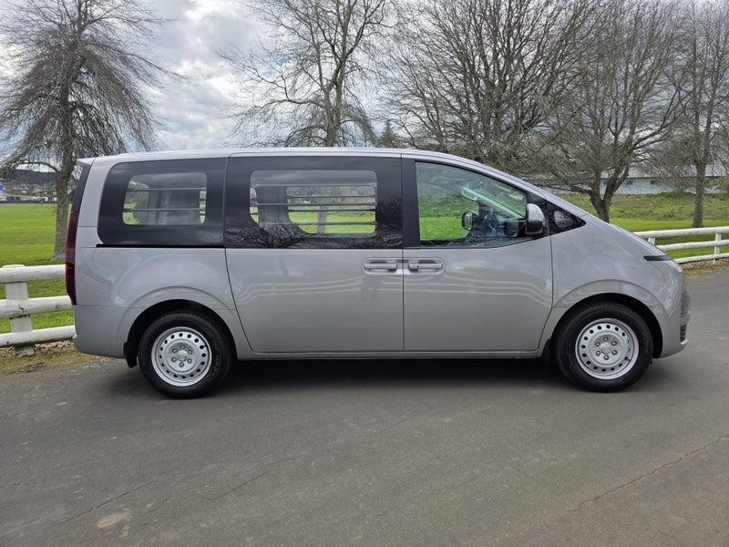 2026 Hyundai Staria 1.6T Load Van Hybrid 2WD Auto image 3