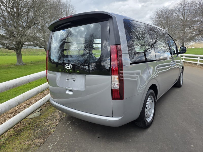 2026 Hyundai Staria 1.6T Load Van Hybrid 2WD Auto image 4