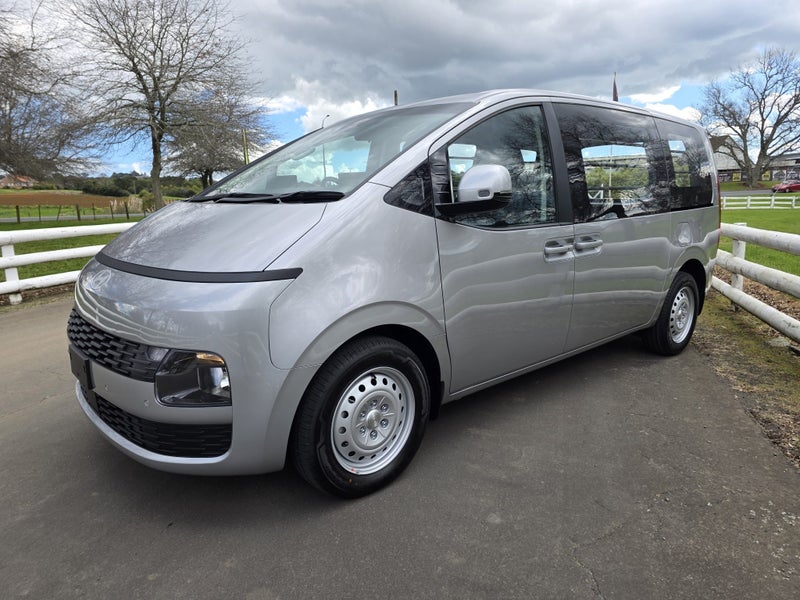 2026 Hyundai Staria 1.6T Load Van Hybrid 2WD Auto image 5