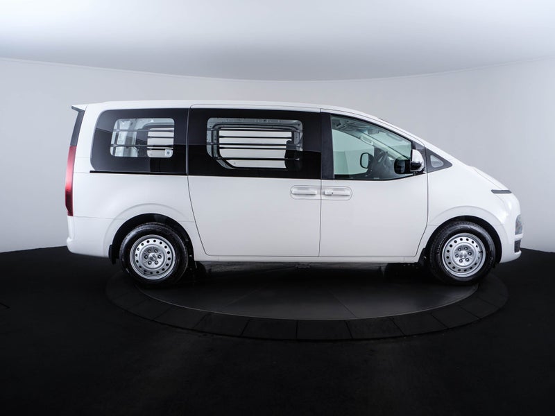 2026 Hyundai Staria Load 1.6T Hybrid (HEV) image 2