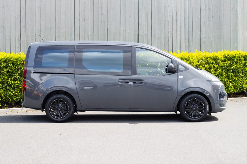 2026 Hyundai Staria Load 2.2D 2WD 8AT Barn Doors image 2