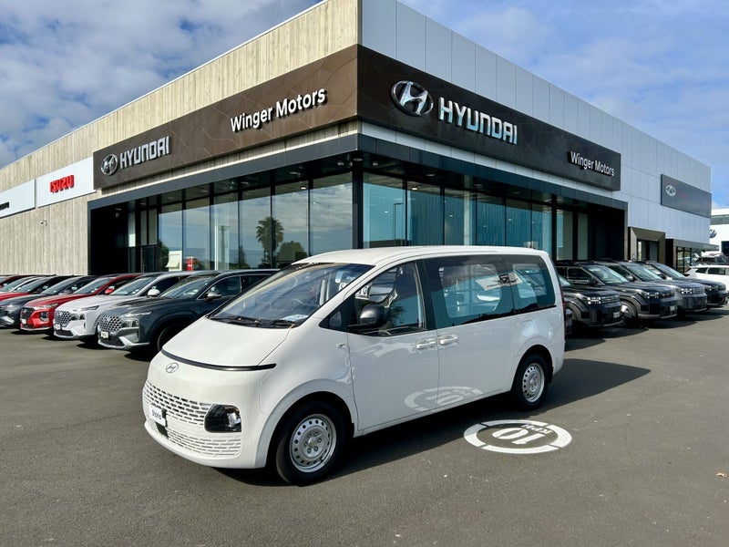 2026 Hyundai Staria Load 2.2D 2WD 8AT Barn Doors image 2
