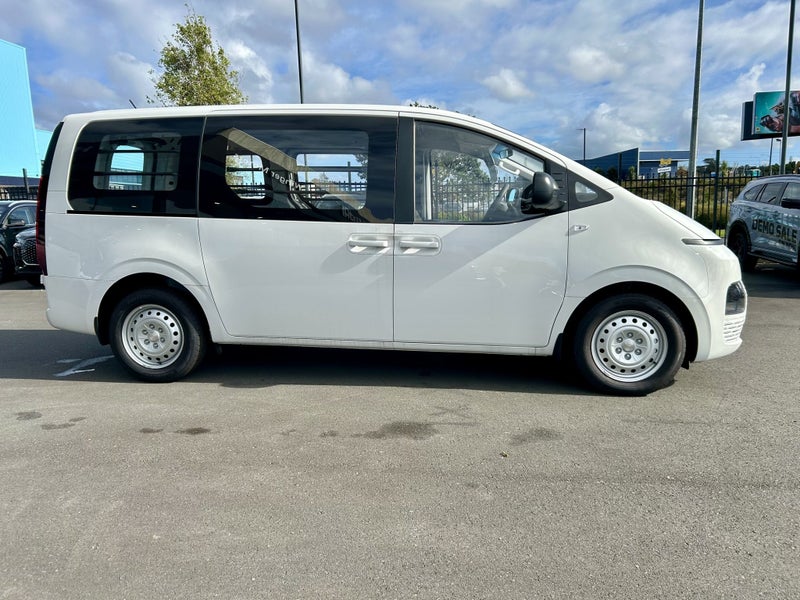 2026 Hyundai Staria Load 2.2D 2WD 8AT Barn Doors image 5