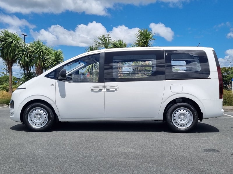 2026 Hyundai Staria Load 2.2Dt/8At image 3
