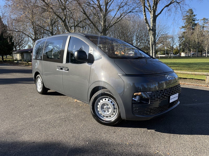 2026 Hyundai Staria Load image 2