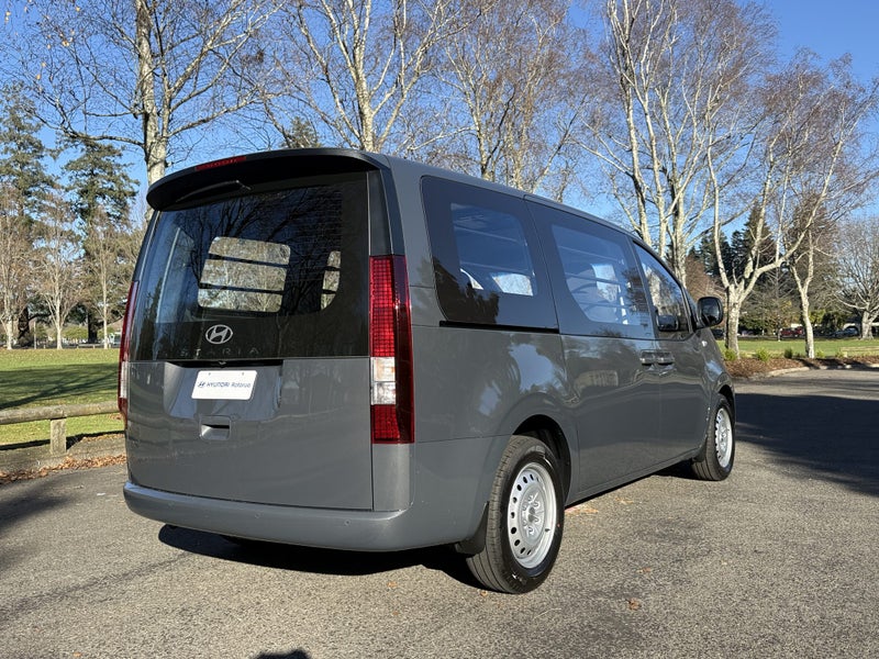 2026 Hyundai Staria Load image 4