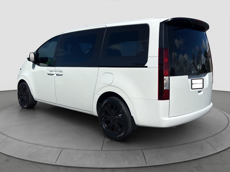2026 Hyundai Staria LOAD HYBRID - CREAMY WHITE image 2