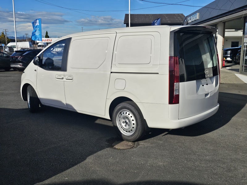 2026 Hyundai Staria Load Panel Van image 4