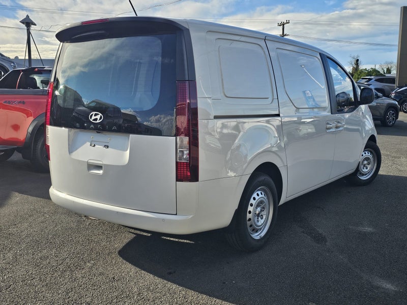 2026 Hyundai Staria Load Panel Van image 3