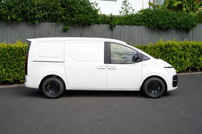 2026 Hyundai Staria LOAD Panel Van 2.2D 2WD 8AT image 2