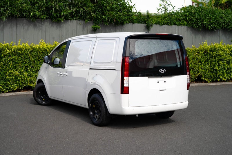 2026 Hyundai Staria LOAD Panel Van 2.2D 2WD 8AT image 3