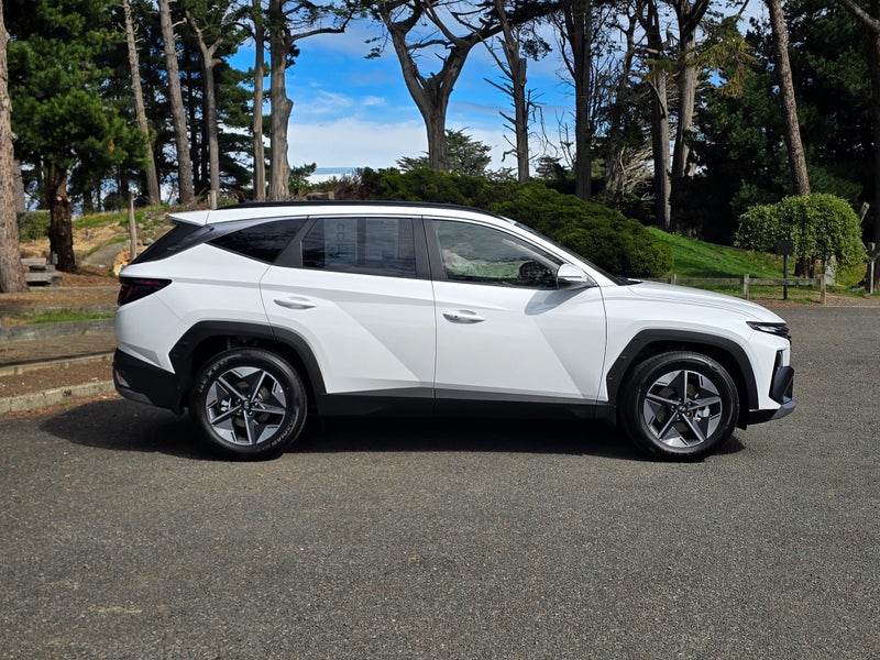 2026 Hyundai Tucson Hybrid Active AWD image 2