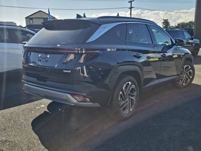 2026 Hyundai Tucson Hybrid Elite image 3