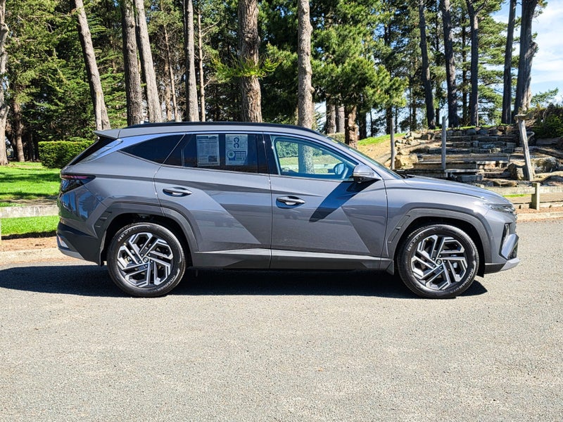 2026 Hyundai Tucson Hybrid Limited AWD image 2