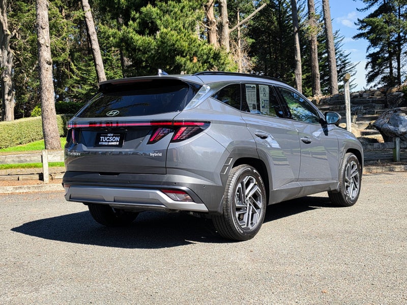 2026 Hyundai Tucson Hybrid Limited AWD image 3