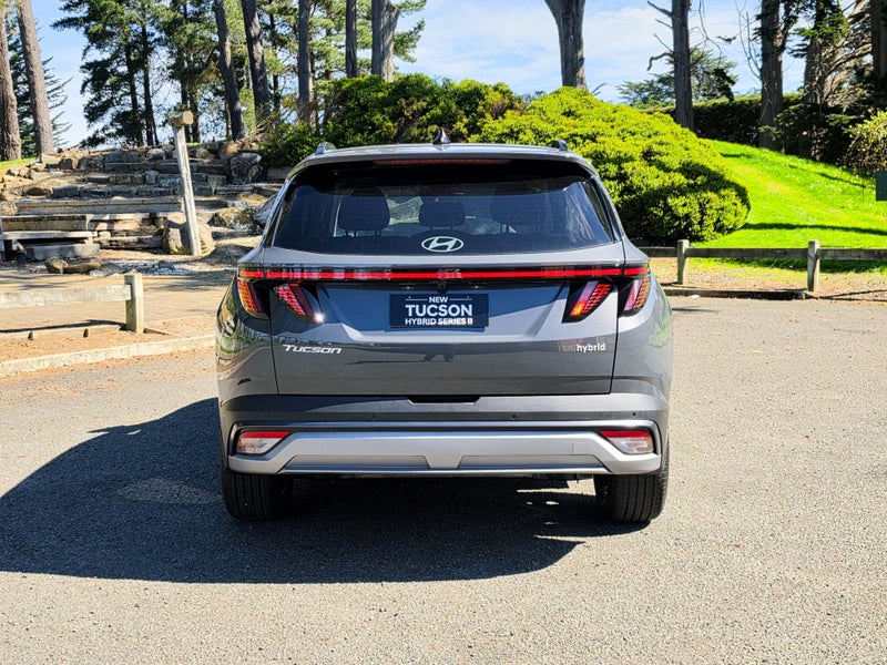 2026 Hyundai Tucson Hybrid Limited AWD image 4