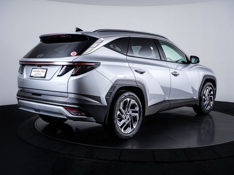 2026 Hyundai Tucson Hybrid Limited AWD Auto image 3