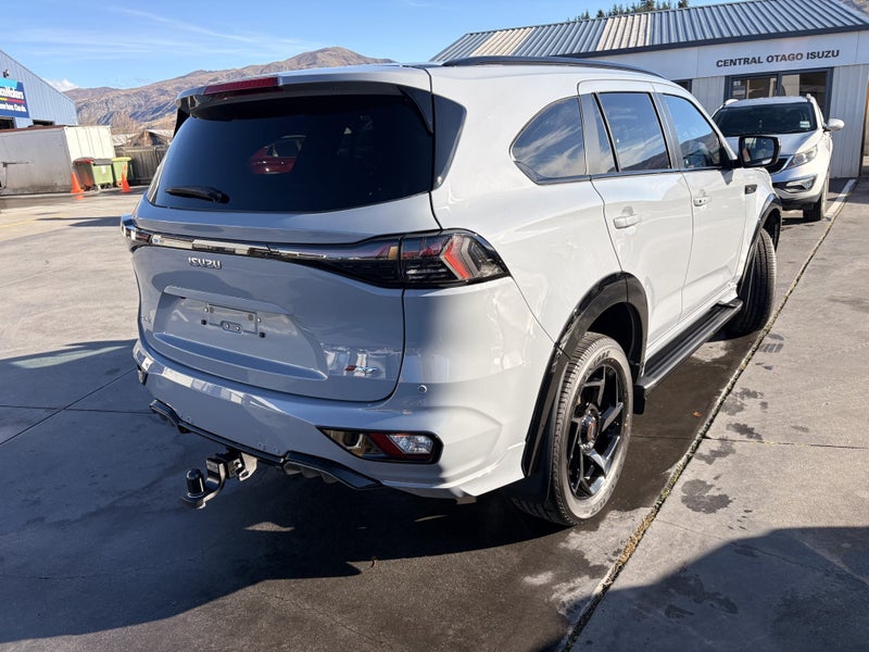 2026 Isuzu MU-X 3.0 XT image 3