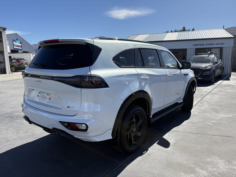 2026 Isuzu MU-X 3.0 XT image 4