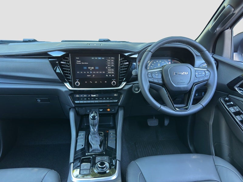 2026 Isuzu MU-X LS-T 3.0D 4WD - SPLASH WHITE image 3