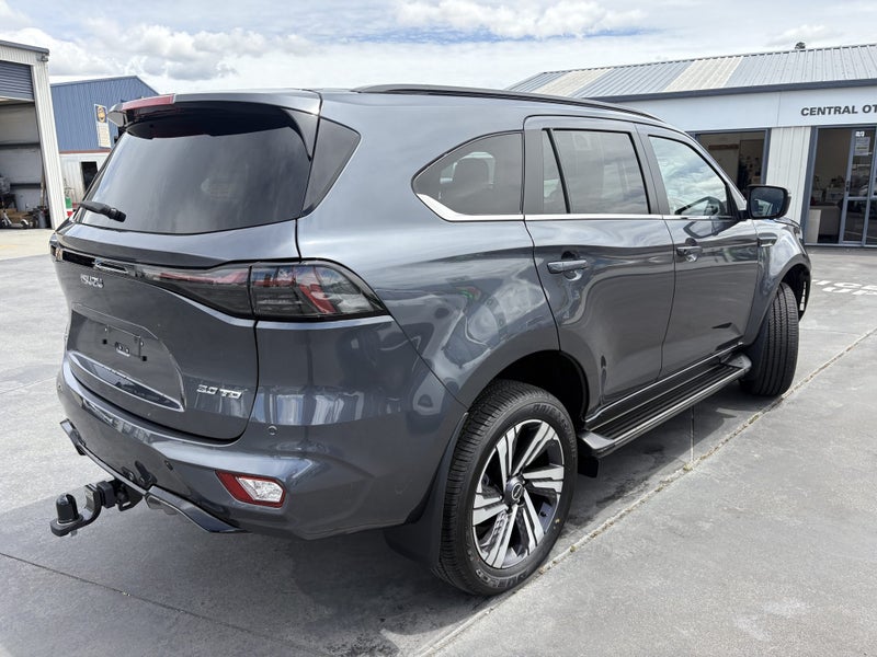 2026 Isuzu MU-X LS-T image 3