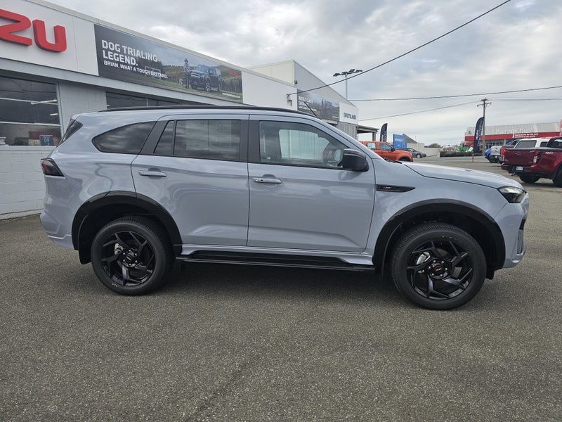 2026 Isuzu MU-X X-Terrain SUV 3.0D 4WD image 3