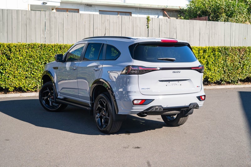 2026 Isuzu MU-X XT 4WD Auto image 3