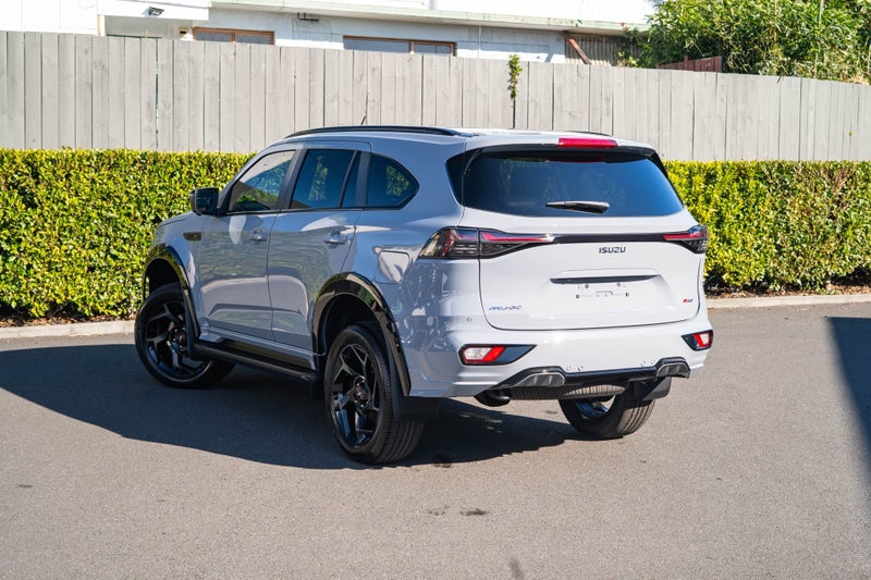 2026 Isuzu MU-X XT 4WD Auto image 3