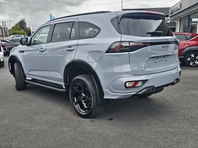 2026 Isuzu MU-X XT SUV image 2