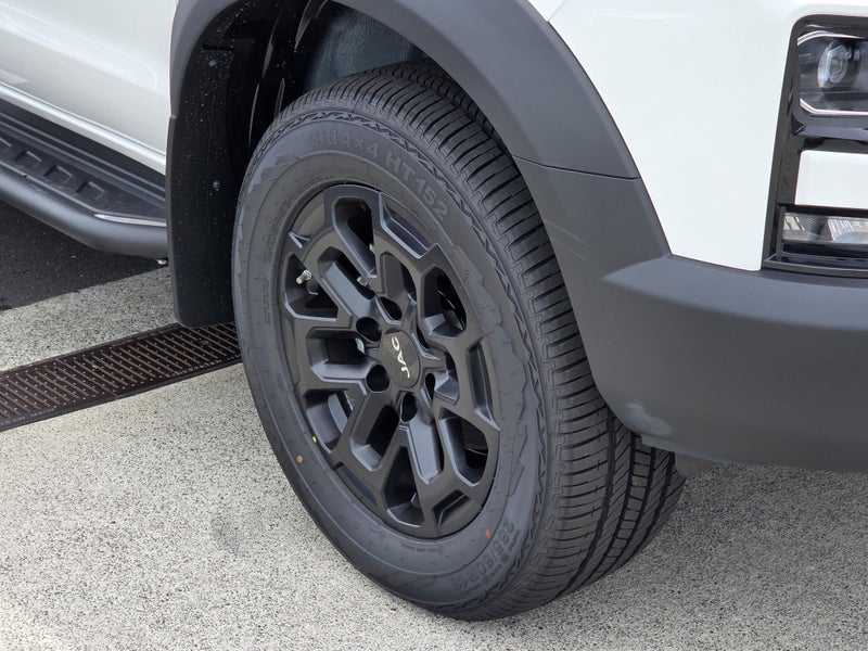 2026 JAC T9 Black Edition 4WD image 2