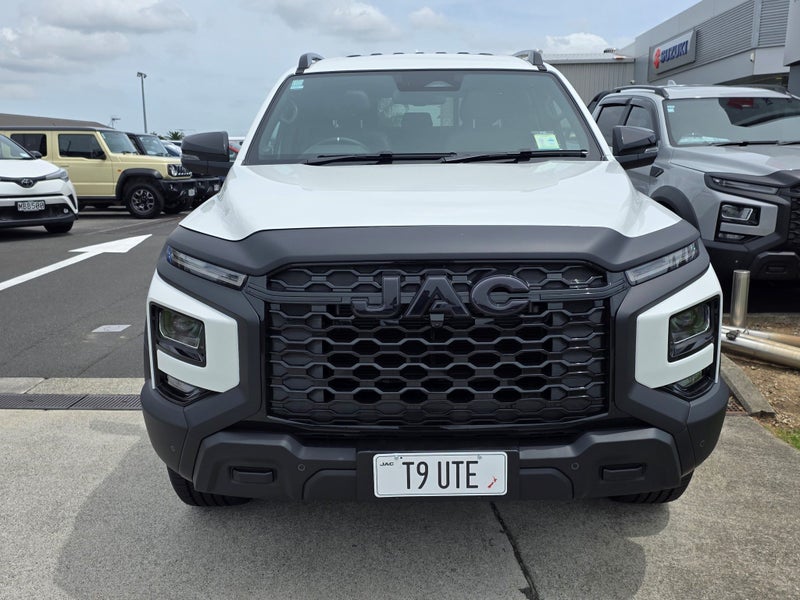2026 JAC T9 Black Edition 4WD image 3