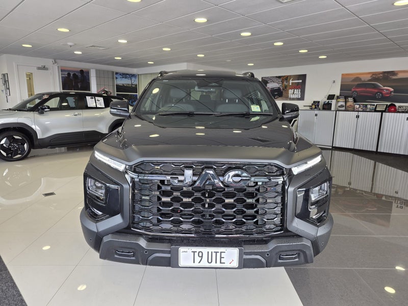 2026 JAC T9 Black Edition 4WD Auto image 2